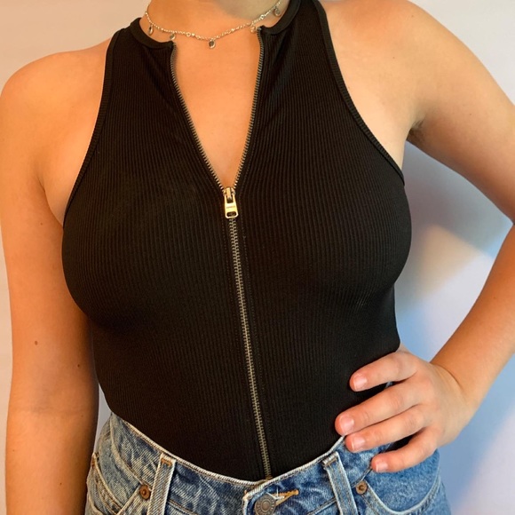 Black zipper tank - Picture 1 of 3